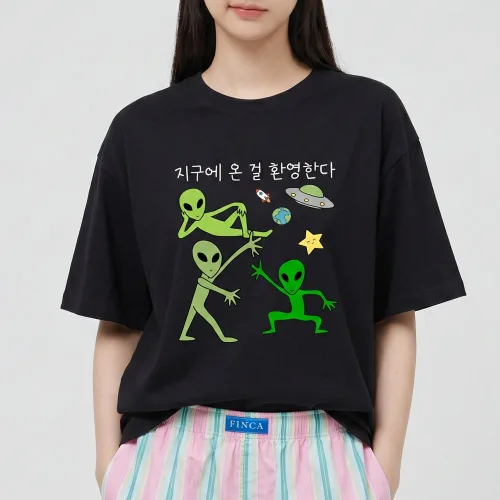 말랑마쥬 지구에 온걸 환영한다 외계인 캐릭터 티셔츠 웃긴 우정티 쓸데없는 선물 병맛티