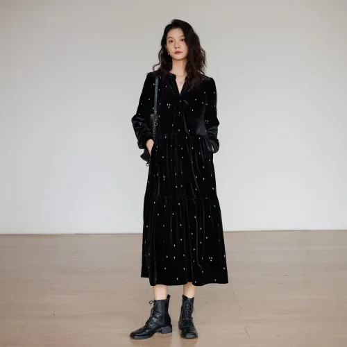 WIHOLL 여성 a라인 브이넥 하객룩 긴팔원피스 가을 겨울 빅사이즈 별무늬 블랙 플란넬 롱원피스