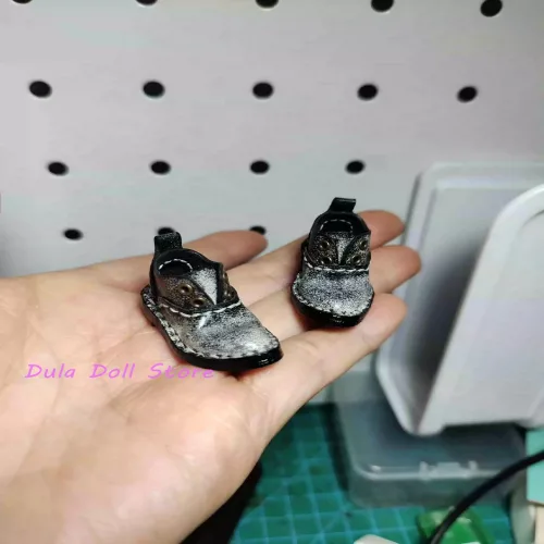 2026 Dula Doll 금속 버클이 달린 작은 가죽 신발 Blythe ob24 물고기 바디 인형 액세서리